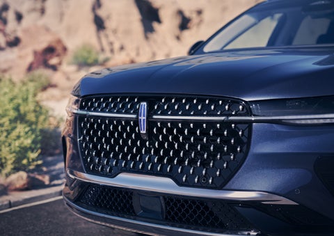 The stylish grille of a 2024 Lincoln Nautilus® SUV sparkles in the sunlight. | Bob Maxey Lincoln in Detroit MI